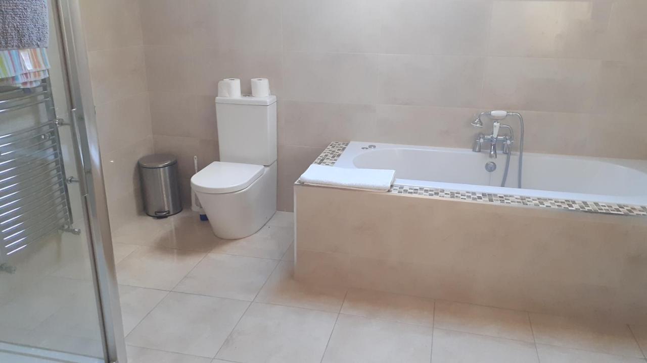 Single Or Twin Room In Lovely Country Residence Nobber Εξωτερικό φωτογραφία
